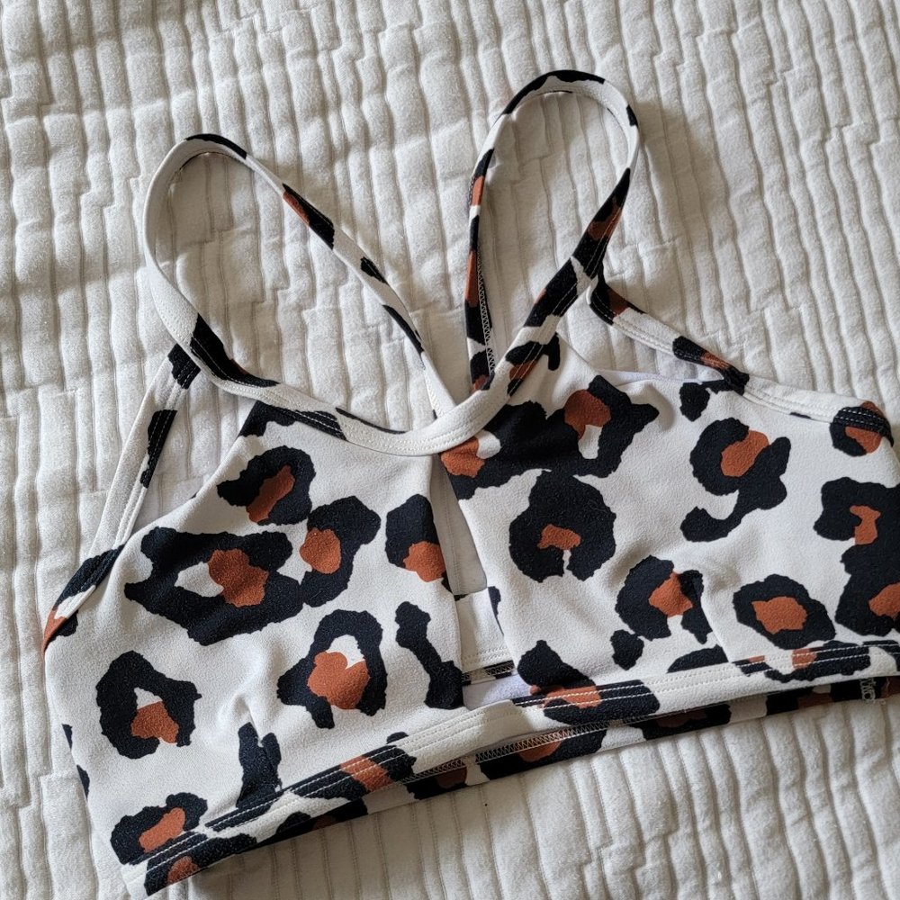 Bombshell cutout sports bra